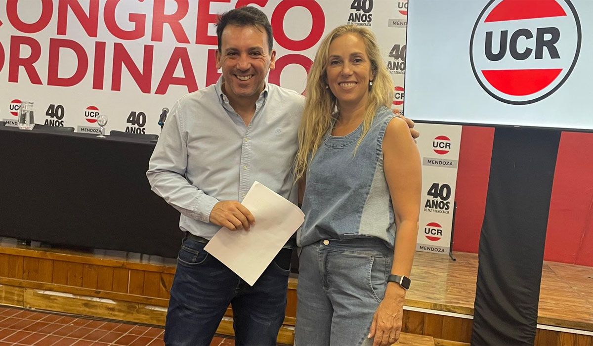 La autora de la columna, la senadora Fernanda Sabadín, junto al flamante ministro de Educación, Cultura e Infancias. La autora de la columna, la senadora Fernanda Sabadín, junto al flamante ministro de Educación, Cultura e Infancias.