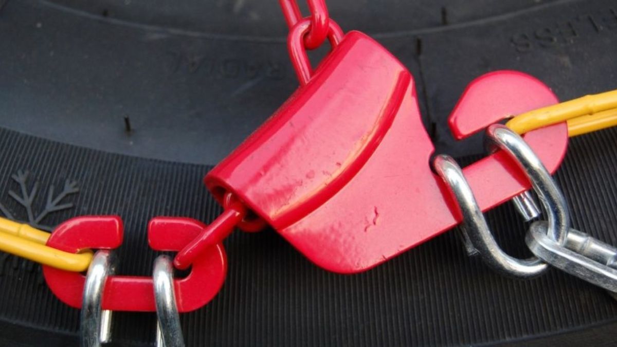 Las cadenas para nieve ayudan a un manejo seguro y controlado del auto.