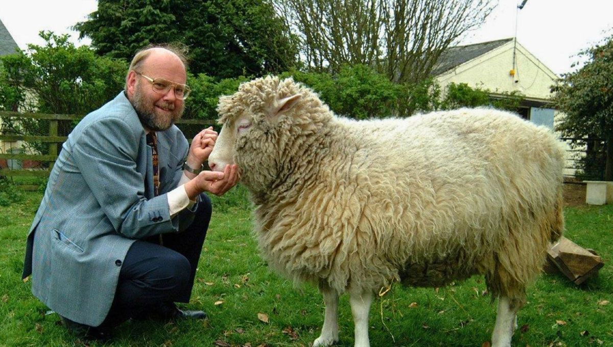 Este hito científico revolucionó la biotecnología y abrió un intenso debate sobre la clonación y la ética médica en todo el mundo. Este hito científico revolucionó la biotecnología y abrió un intenso debate sobre la clonación y la ética médica en todo el mundo.