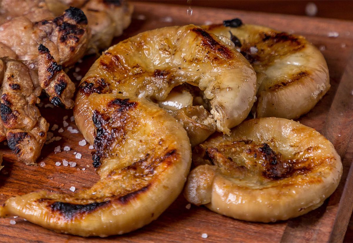 Los chinchulines son exquisitos y se hacen con una receta que hace mucho m&aacute;s valioso el asado.