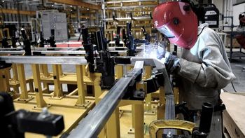 Cayó la actividad económica y el uso de la capacidad industrial llegó a su nivel más bajo en 4 años Cayó la actividad económica y el uso de la capacidad industrial llegó a su nivel más bajo en 4 años