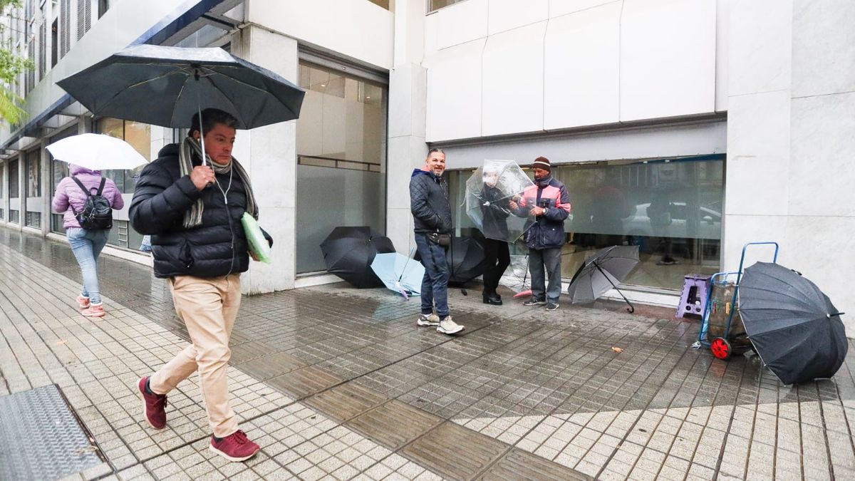 Las lluvias se extenderá este domingo en la provincia y no se descarta la caída de granizo en el Gran Mendoza.