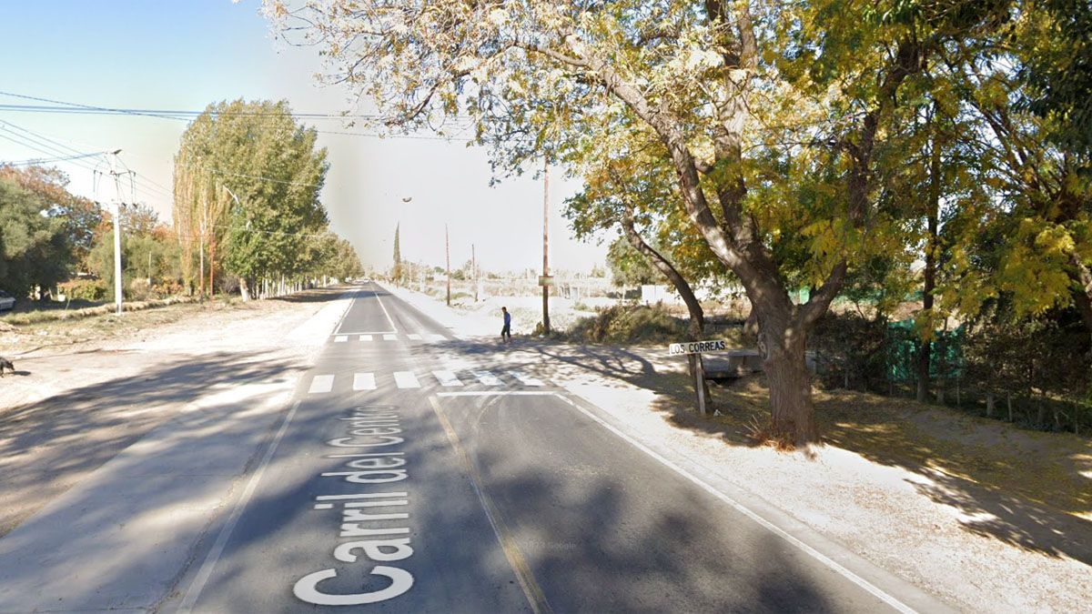 Fue en calle Las Correas y al llegar al Carril Centro donde la víctima se encontró con otro rodado que iba a alta velocidad, le hizo señas, pero el conductor se volvió, le disparó y se fue. Fue en calle Las Correas y al llegar al Carril Centro donde la víctima se encontró con otro rodado que iba a alta velocidad, le hizo señas, pero el conductor se volvió, le disparó y se fue.