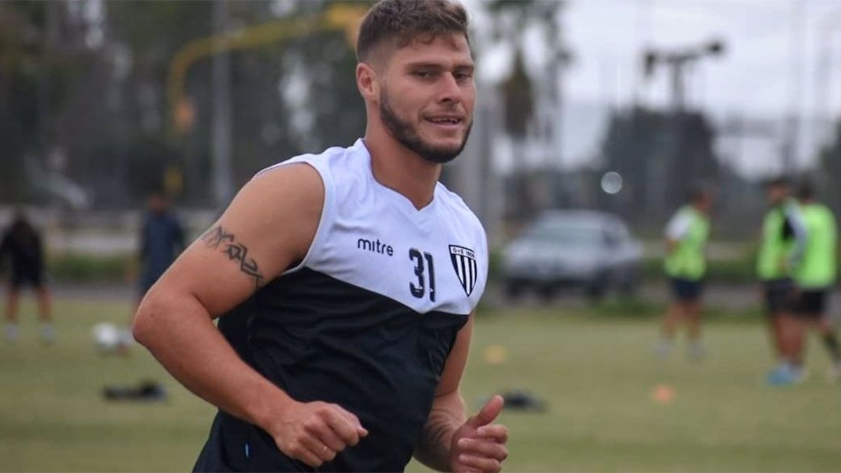 El delantero de Gimnasia Germán Rivero está internado.