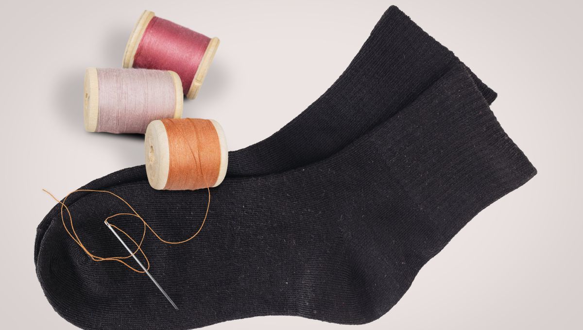 Tres DIY de costura que puedes confeccionar en casa con unas medias viejas