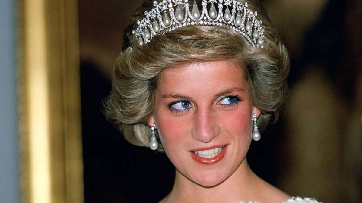Lady Di sigue siendo inspiración para la manicura 2025 con este diseño clásico que nunca pasa de moda