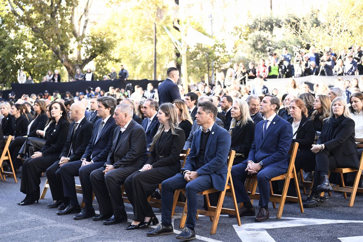 Dirigentes políticos estuvieron presentes en la misa que se realizó en la Catedral Metropolitana de Buenos Aires. Dirigentes políticos estuvieron presentes en la misa que se realizó en la Catedral Metropolitana de Buenos Aires.