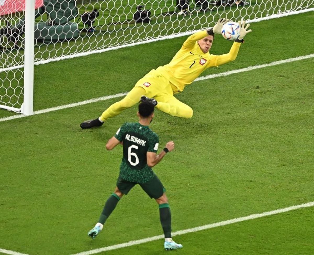 Wojciech Szczesny y su gran atajada en el rebote del penal