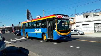 Un hombre murió arriba de un colectivo y pensaron que estaba dormido