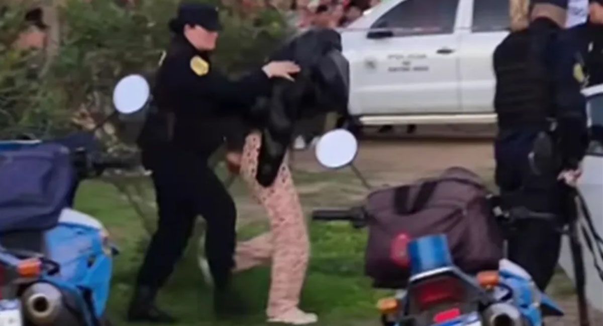 La adolescente de 14 años que asesinó de una puñalada en el corazón a su vecina, en medio de un violento enfrentamiento La adolescente de 14 años que asesinó de una puñalada en el corazón a su vecina, en medio de un violento enfrentamiento