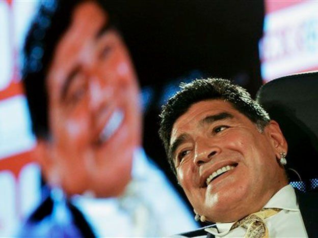 El extravagante look de Maradona en su visita a Jordania