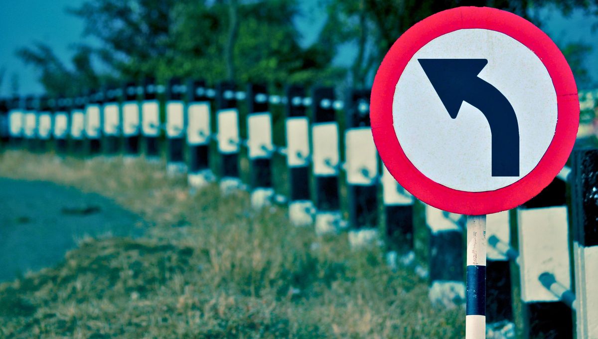 Entre las señales reglamentarias de restricción existen dos que muchas personas confunden por sus símbolos similares, pero que tienen distintos significados Entre las señales reglamentarias de restricción existen dos que muchas personas confunden por sus símbolos similares, pero que tienen distintos significados