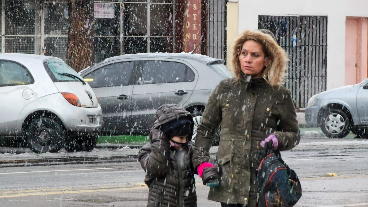 Se espera que durante el domingo caigan algunos copos de nieve en sectores del Gran Mendoza. Imagen ilustrativa. Se espera que durante el domingo caigan algunos copos de nieve en sectores del Gran Mendoza. Imagen ilustrativa.