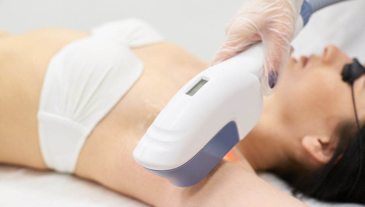 La piel debe estar limpia y libre de cremas al momento de depilarse. La piel debe estar limpia y libre de cremas al momento de depilarse. 