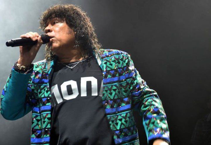 Al final, la Mona Jiménez no será operado de las cuerdas vocales