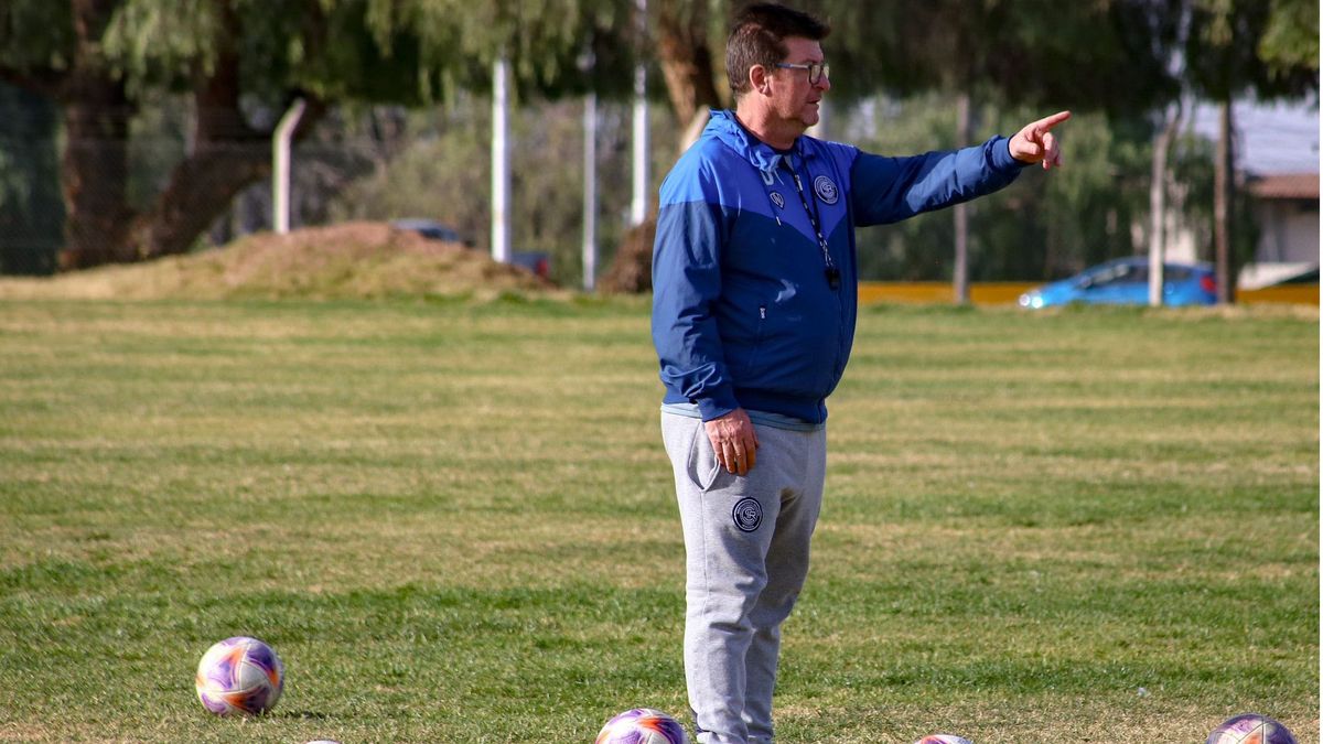Alfredo Berti meterá cambios en Independiente Rivadavia para jugar ante Gimnasia y Esgrima de Jujuy.