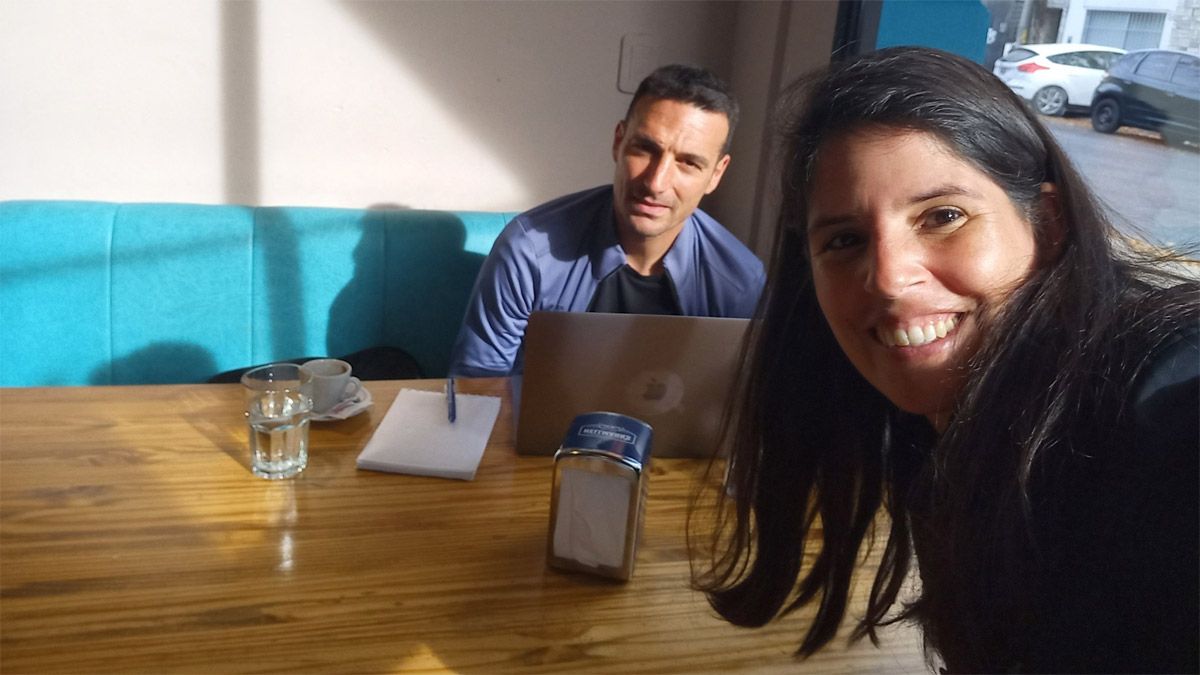 Lionel Scaloni junto a una periodista de Cadena 3.