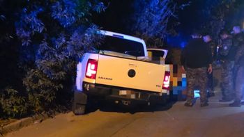 Trágico accidente: una camioneta Amarok terminó dentro de una casa y hay un muerto Trágico accidente: una camioneta Amarok terminó dentro de una casa y hay un muerto