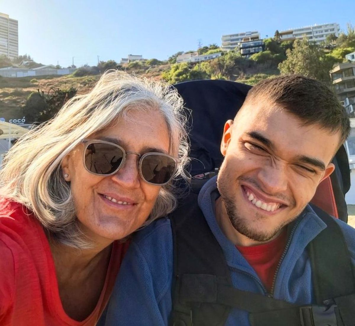 Alejandra y Salvador. "Estamos agradecidos de tenerlo con nosotros", dijo, sobre su hijo Salvador, que naci&oacute; prematuro en 2006.