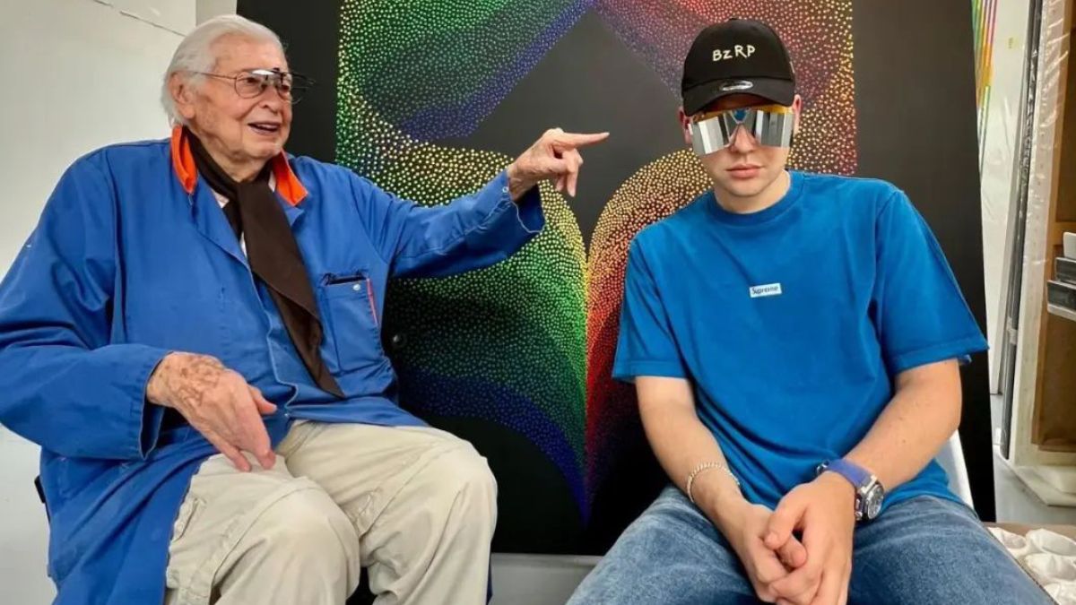 El artista mendocino Julio Le Parc, de 95 años, fue visitado por el músico Bizarrap en su espacio de arte en París.