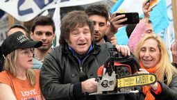 Javier Milei posee carnet de outsider. Llegó odiando a los políticos. Alfredo Cornejo mantiene sus credenciales de político. Eso lo obligó a él y a la mayoría de los gobernadores a entender al iracundo que llegó a presidente.