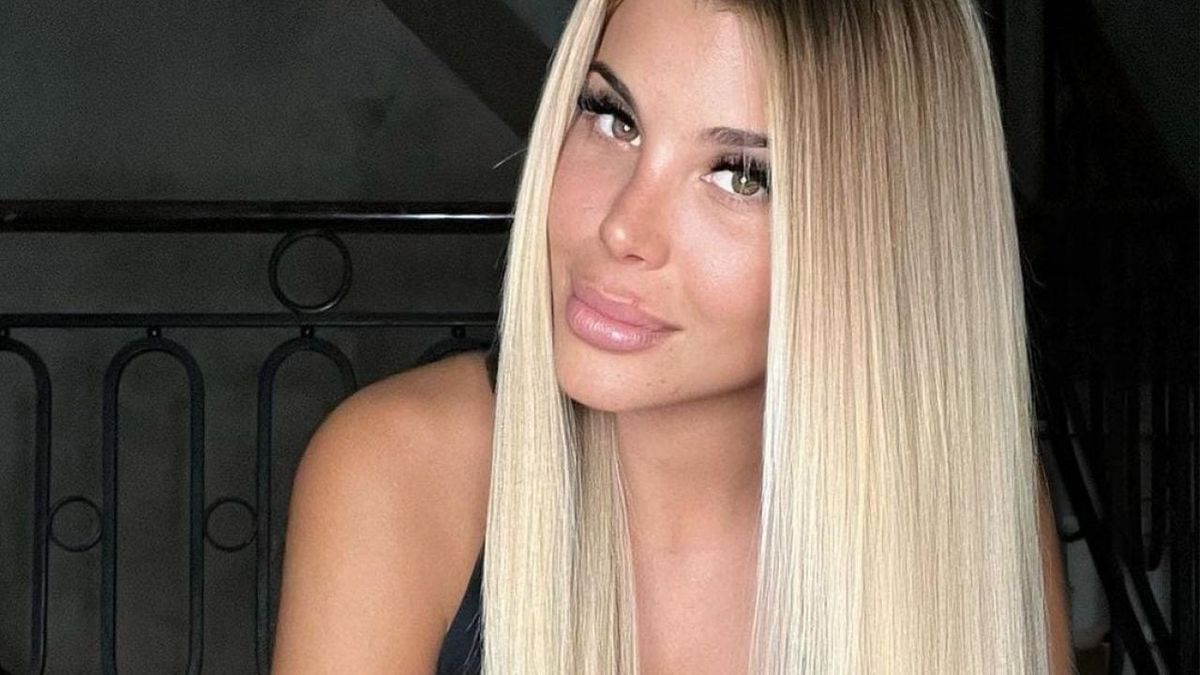 Tremendo Charlotte Caniggia Redobla En Topless Y Jeans Customizados