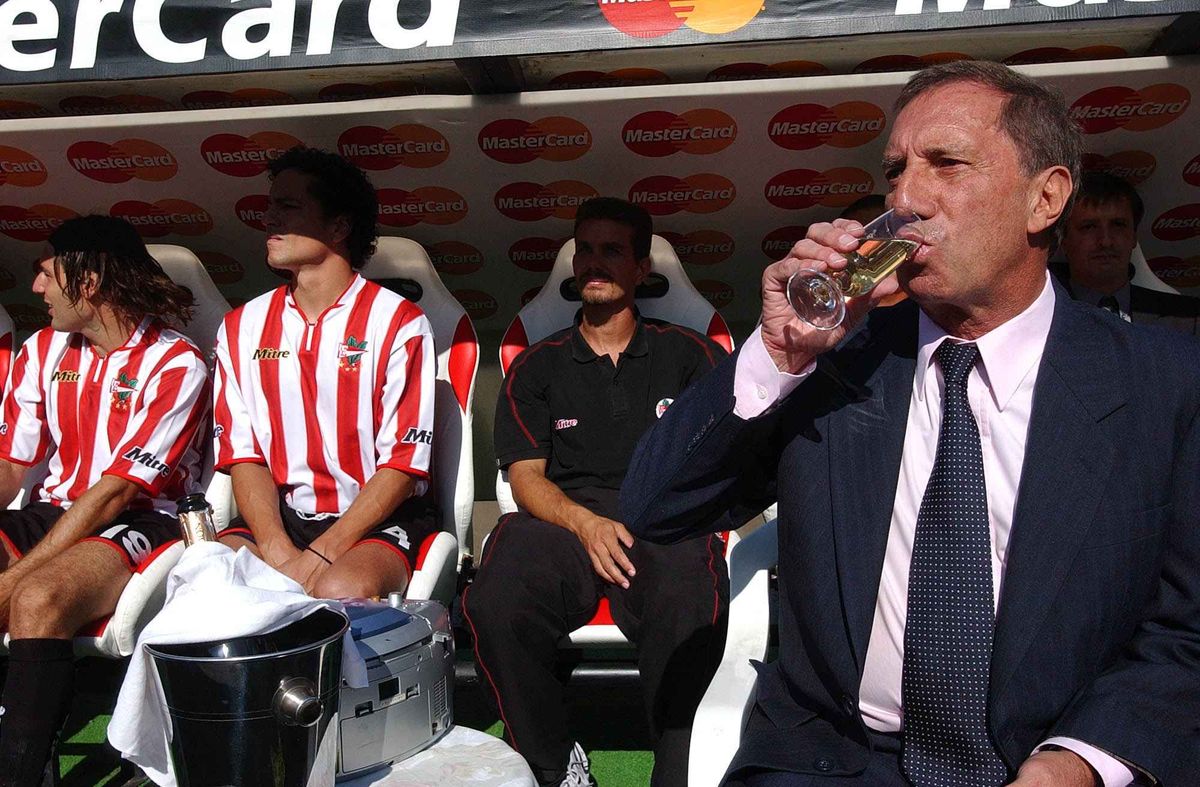 Histórico: Bilardo como DT de Estudiantes el día del Gatorei. Histórico: Bilardo como DT de Estudiantes el día del Gatorei.
