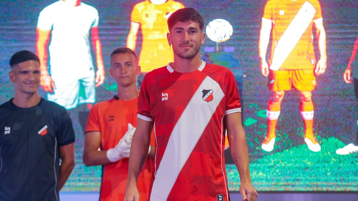 ¡De gala! Deportivo Maipú presentó su plantel e indumentaria modelo 2026
