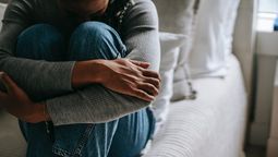 La depresión podría estar desencadenada por una hormona, según un nuevo estudio. La depresión podría estar desencadenada por una hormona, según un nuevo estudio.