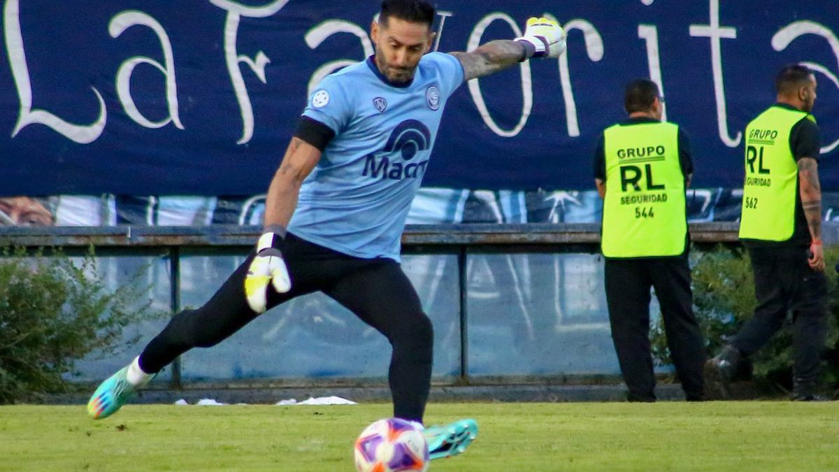 El arquero Maximiliano Gagliardo le da mucha seguridad a la Lepra. El arquero Maximiliano Gagliardo le da mucha seguridad a la Lepra.