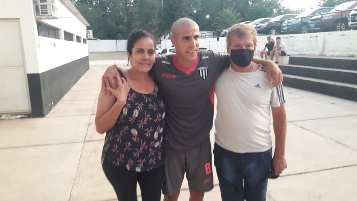 Lucas Leguizamón debutó y le hizo un regalo especial a su mamá 