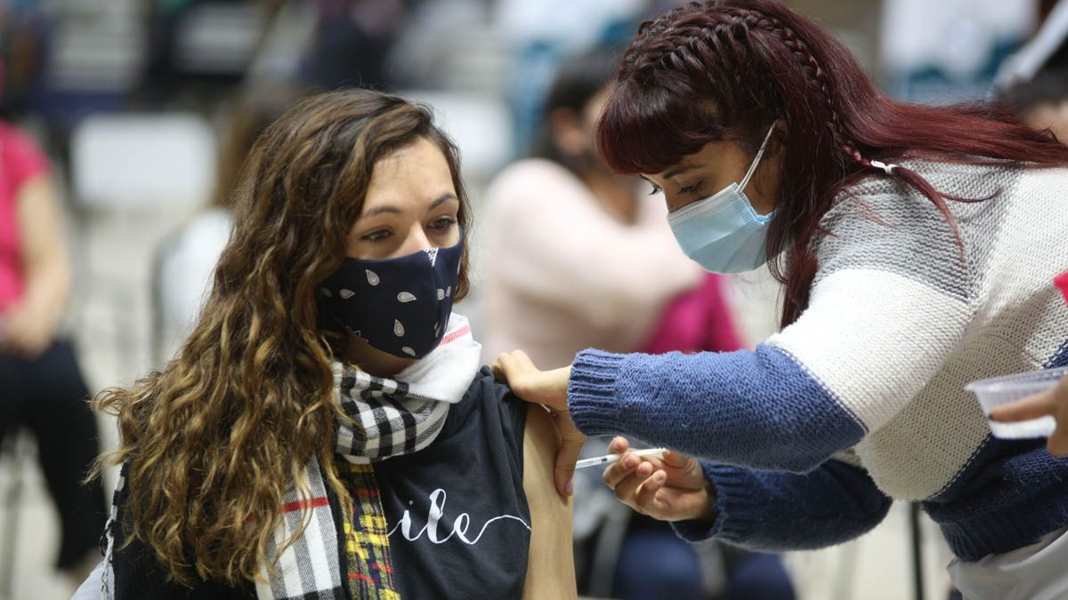 Es falso que se este vacunando contra el Covid en forma espontanea.