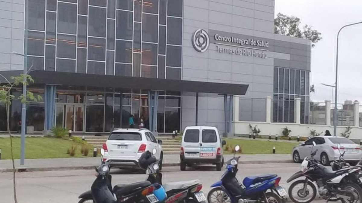 Estaba alcoholizado. Se quedó dormido en las vías y fue impactado por un tren