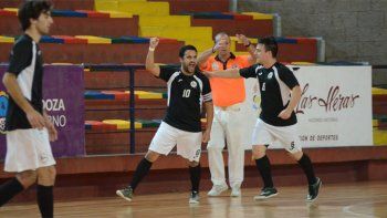 Regatas sigue a paso firme y es candidato en la Copa Confraternidad