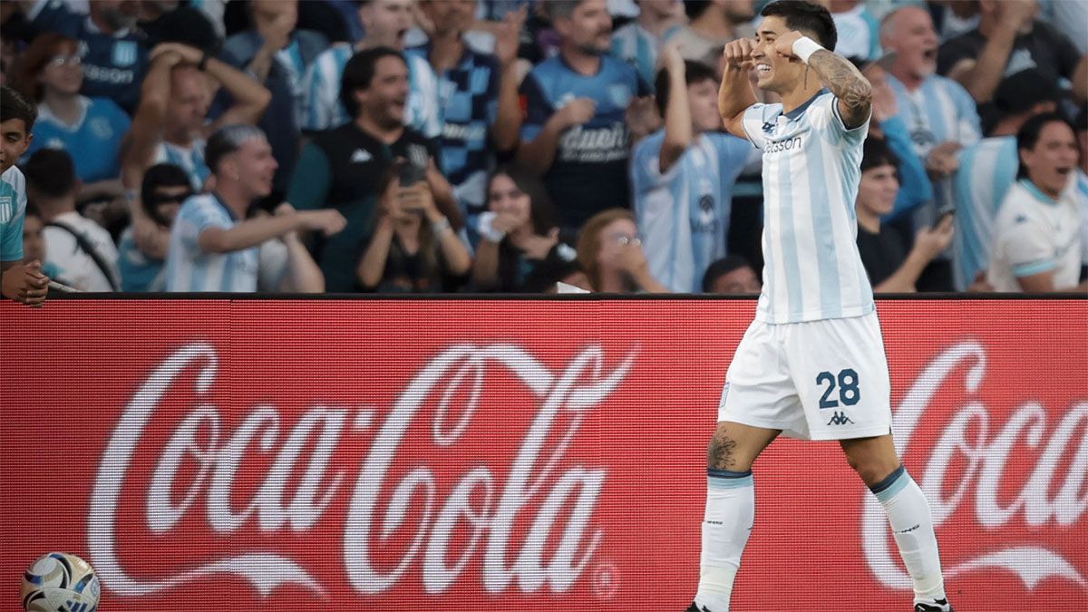 Racing eliminó a River y se vistió de candidato para ganar el Torneo Clausura.