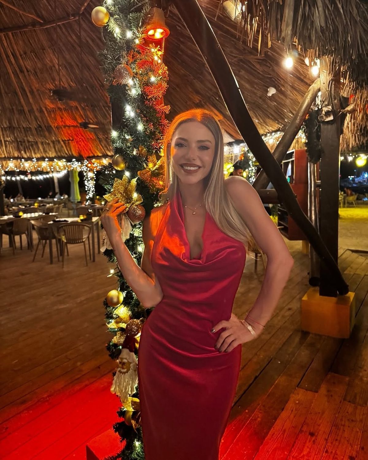Evangelina Anderson celebró la Navidad en Aruba y deslumbró con su look rojo ultra ceñido. Evangelina Anderson celebró la Navidad en Aruba y deslumbró con su look rojo ultra ceñido.