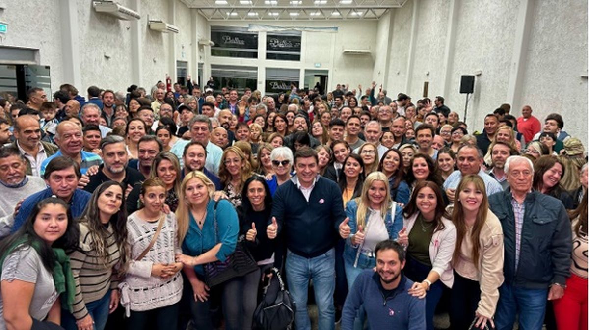 Así se vio a la gente de La Unión Mendocina junto a De Marchi y Orozco en el salón Báltico, de Guaymallén. Así se vio a la gente de La Unión Mendocina junto a De Marchi y Orozco en el salón Báltico, de Guaymallén.