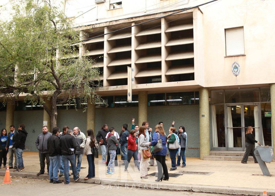 Militantes manifestaron su apoyo a Cristina frente al Juzgado Federal local
