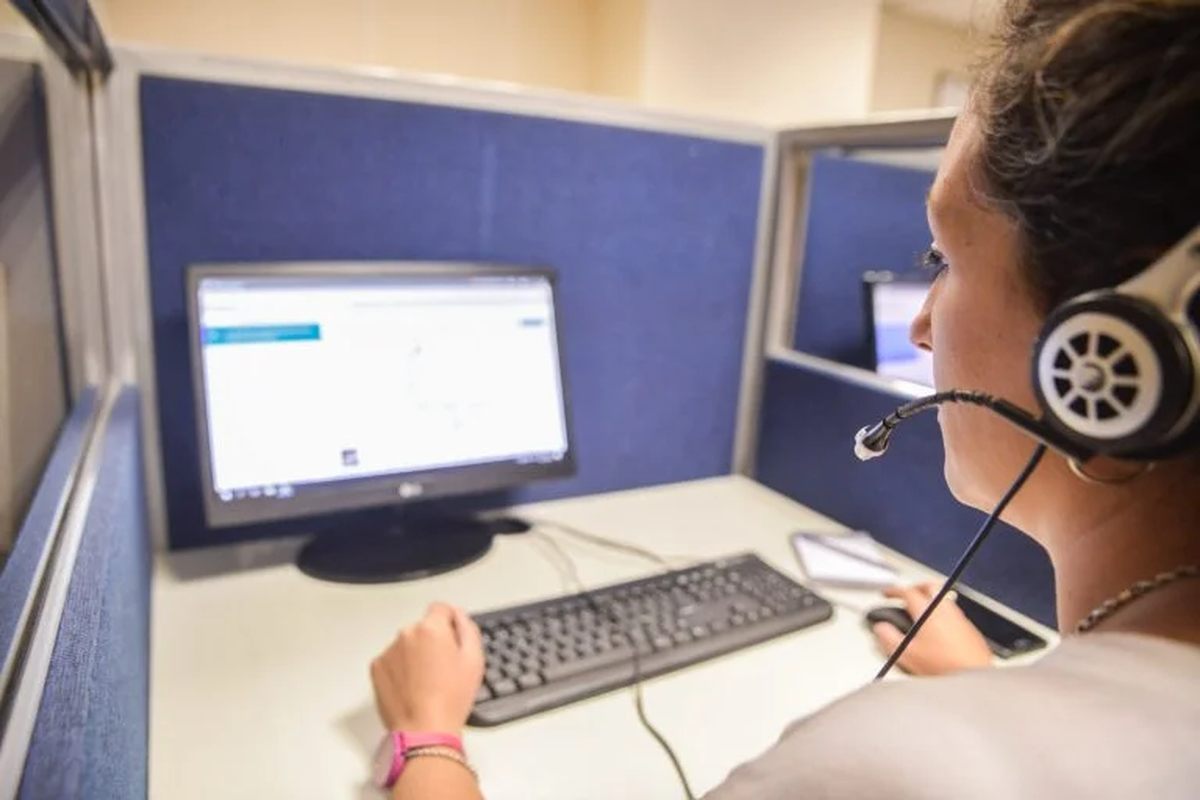 El servicio telefónico articula directamente con las guardias activas de salud mental de 12 hospitales de la provincia.  