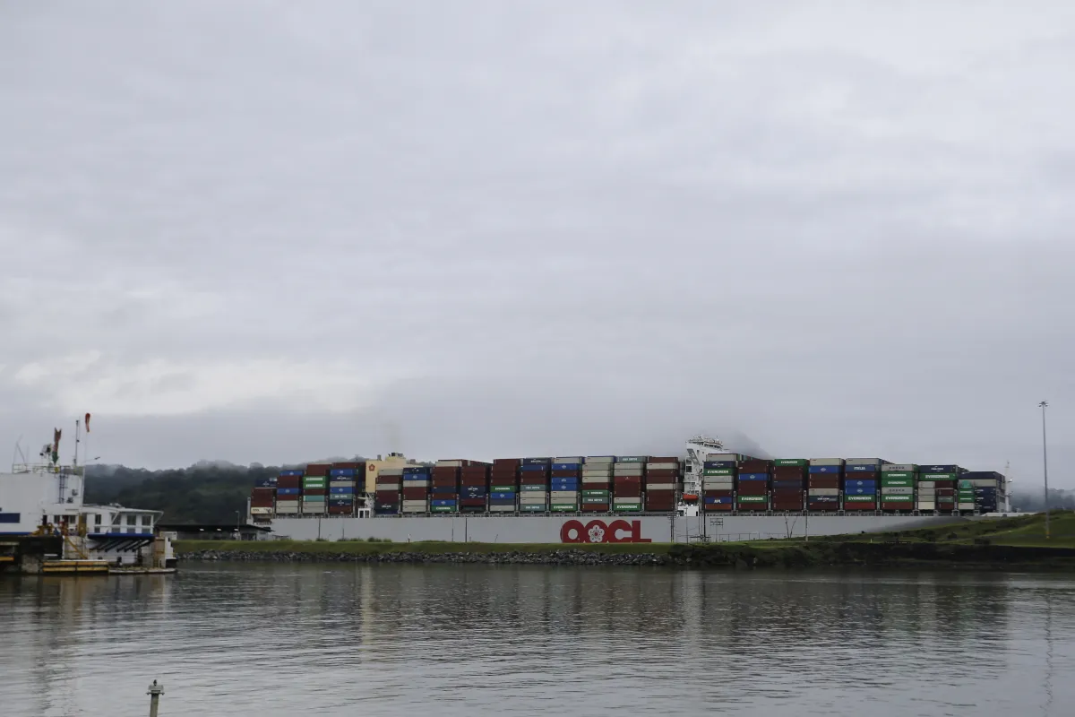  Un buque que transita por el canal de Panamá, que se verá afectado por los aranceles de Donald Trump. Crédito: EFE/Carlos Lemos. Un buque que transita por el canal de Panamá, que se verá afectado por los aranceles de Donald Trump. Crédito: EFE/Carlos Lemos.