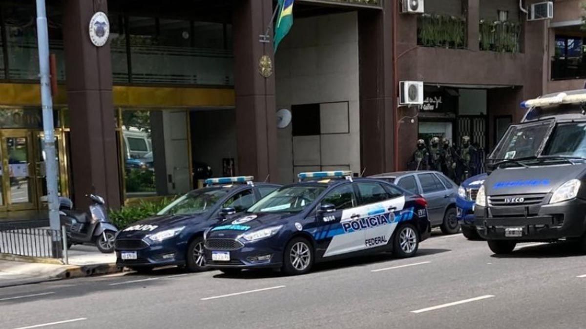 Un hombre armado se atrincheró en el Consulado de Brasil y fue detenido
