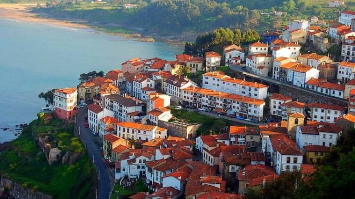 La belleza arquitectónica de Lastres fue inspiración de productoras audiovisuales. La belleza arquitectónica de Lastres fue inspiración de productoras audiovisuales.