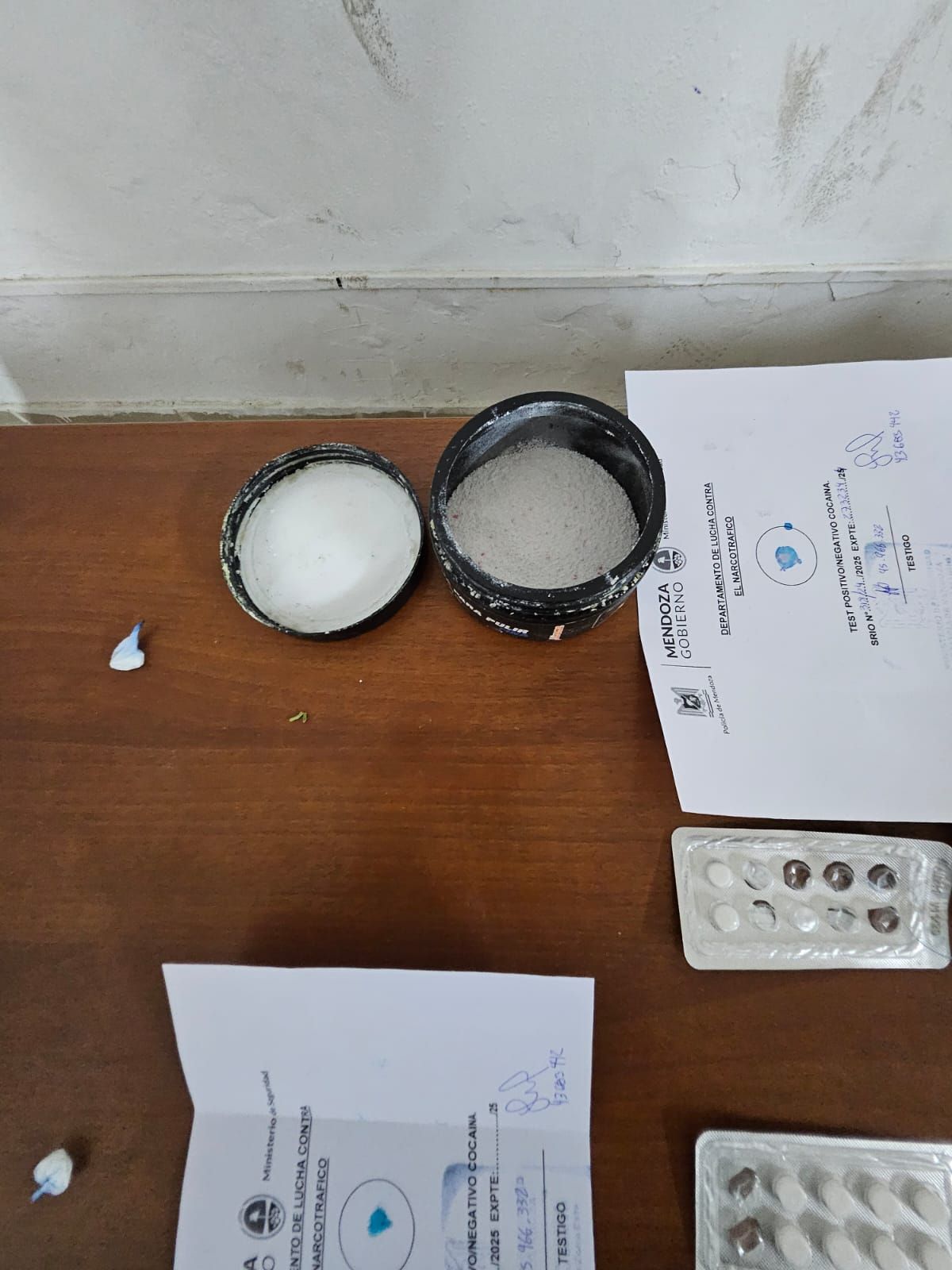 Parte de los elementos incautados en Godoy Cruz. Parte de los elementos incautados en Godoy Cruz.