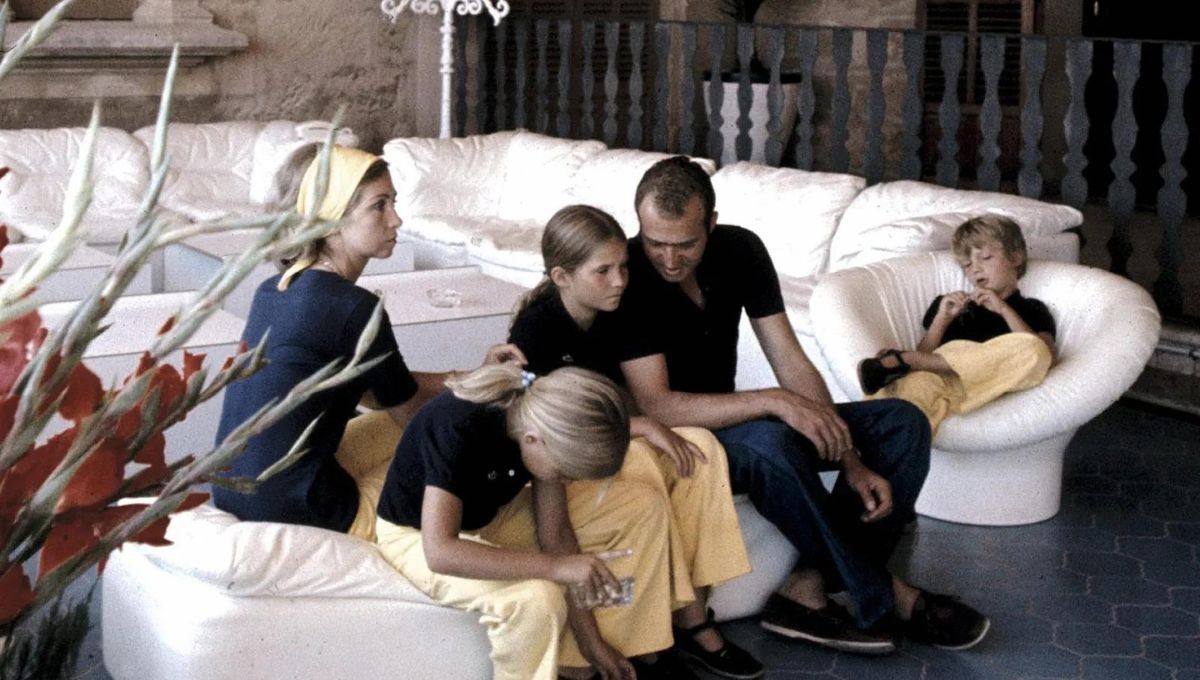 La familia real española en el Palacio Marivent. La familia real española en el Palacio Marivent. 