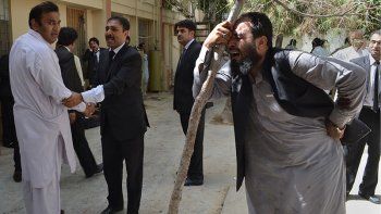 Un atentado suicida dejó 63 muertos en un hospital de Pakistán