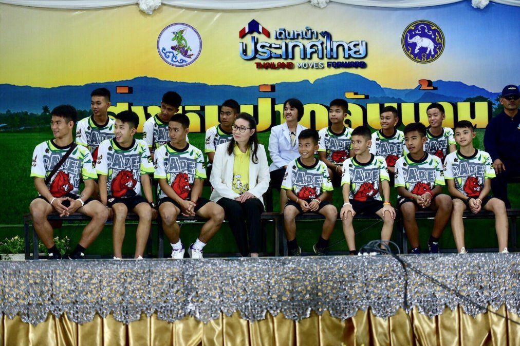Los niños atrapados en la cueva de Tailandia salieron del hospital