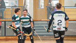 Mauro Parisi, Juan Cruz Tamborindegui y Renzo De la Reta festejan uno de los goles de Banco Mendoza ante Murialdo.&nbsp;