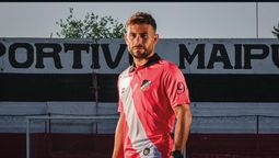 Matías Villarreal con su nueva camiseta.