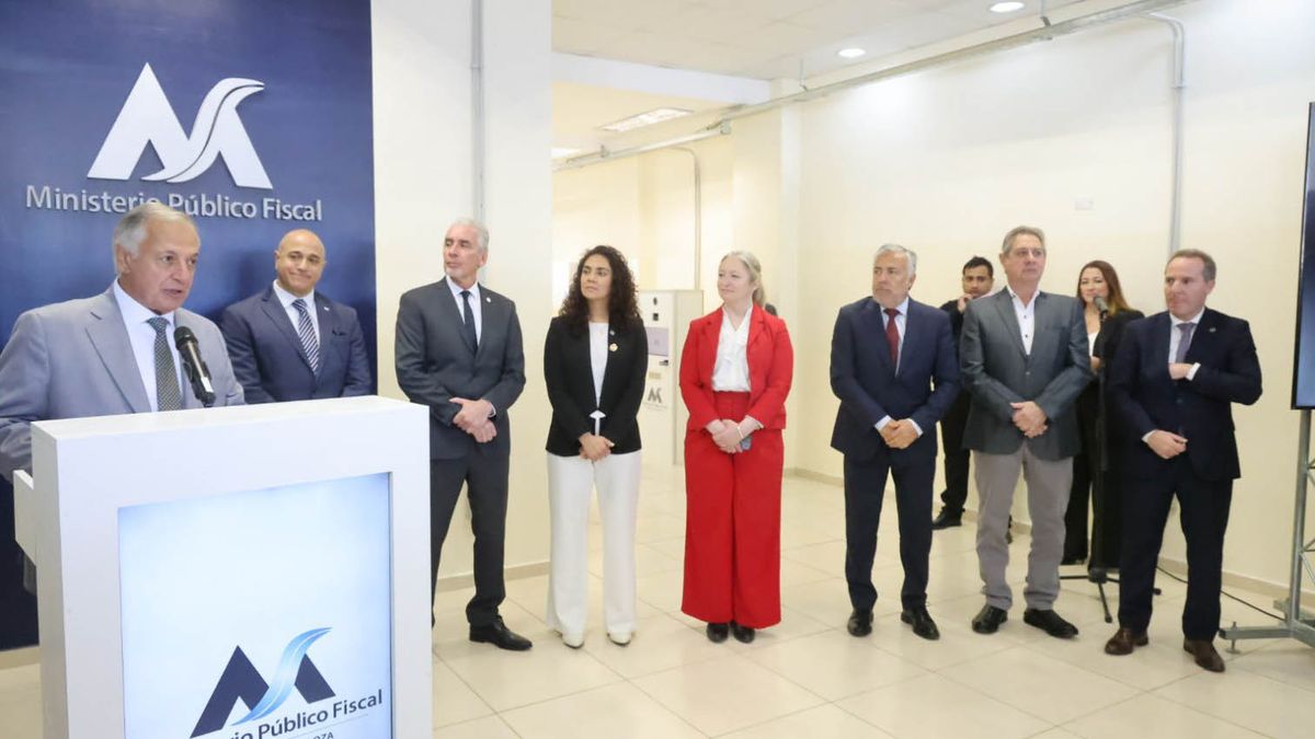 El miércoles Alfredo Cornejo participó en San Rafael de la inauguración del nuevo edificio de Ministerio Público Fiscal. Esta vez compartió el acto con el intendente peronista Omar Félix. El miércoles Alfredo Cornejo participó en San Rafael de la inauguración del nuevo edificio de Ministerio Público Fiscal. Esta vez compartió el acto con el intendente peronista Omar Félix.