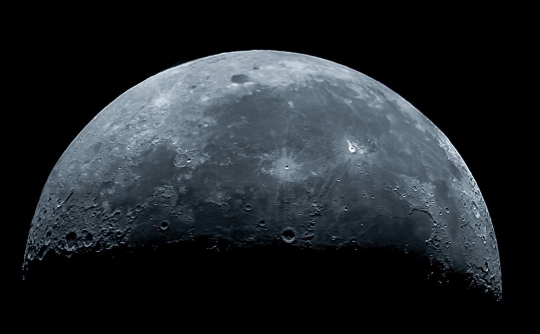 Descubrimiento. La NASA asegura que en la Luna hay mucha agua.